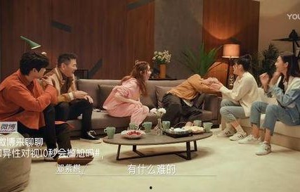 娱乐吃瓜女艺人被踩,吃瓜女艺人遭遇踩踏事件，真相揭秘